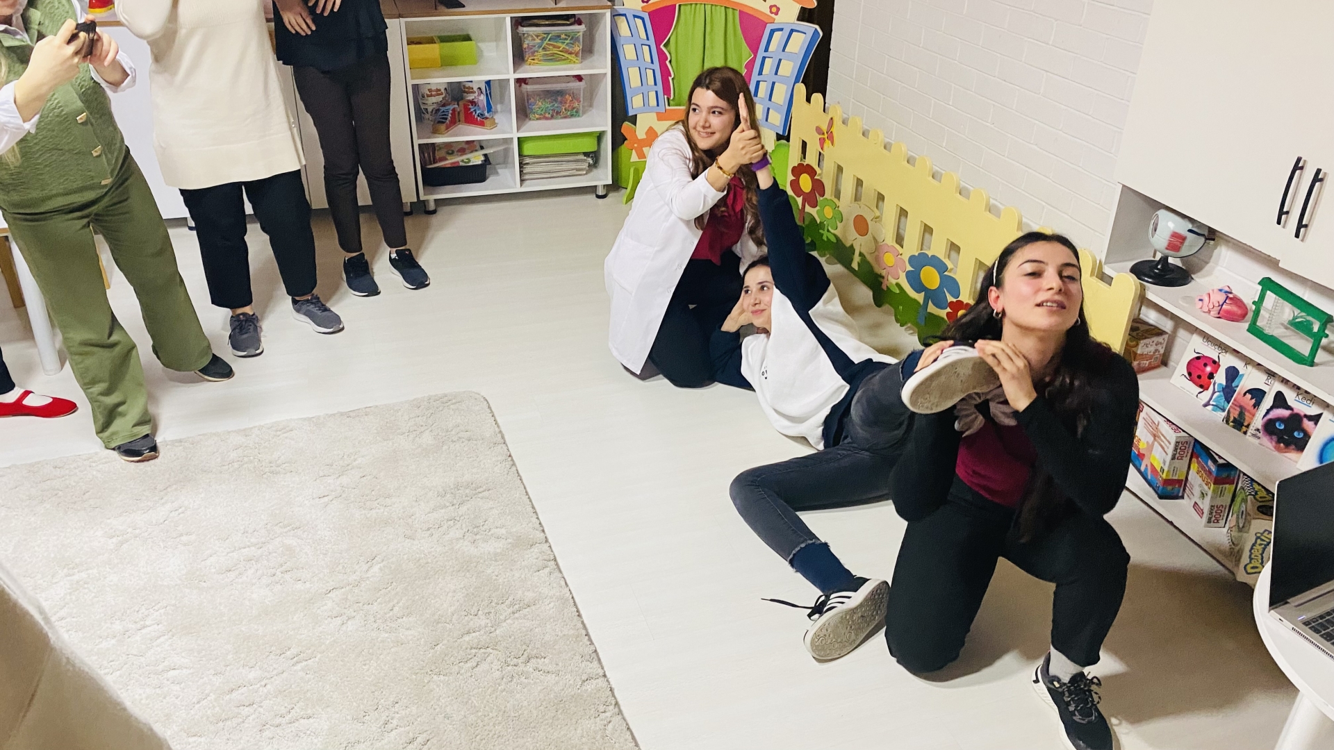 Büşra ERTÜRK’le drama eğitimimiz Rastgele Fotoğraf