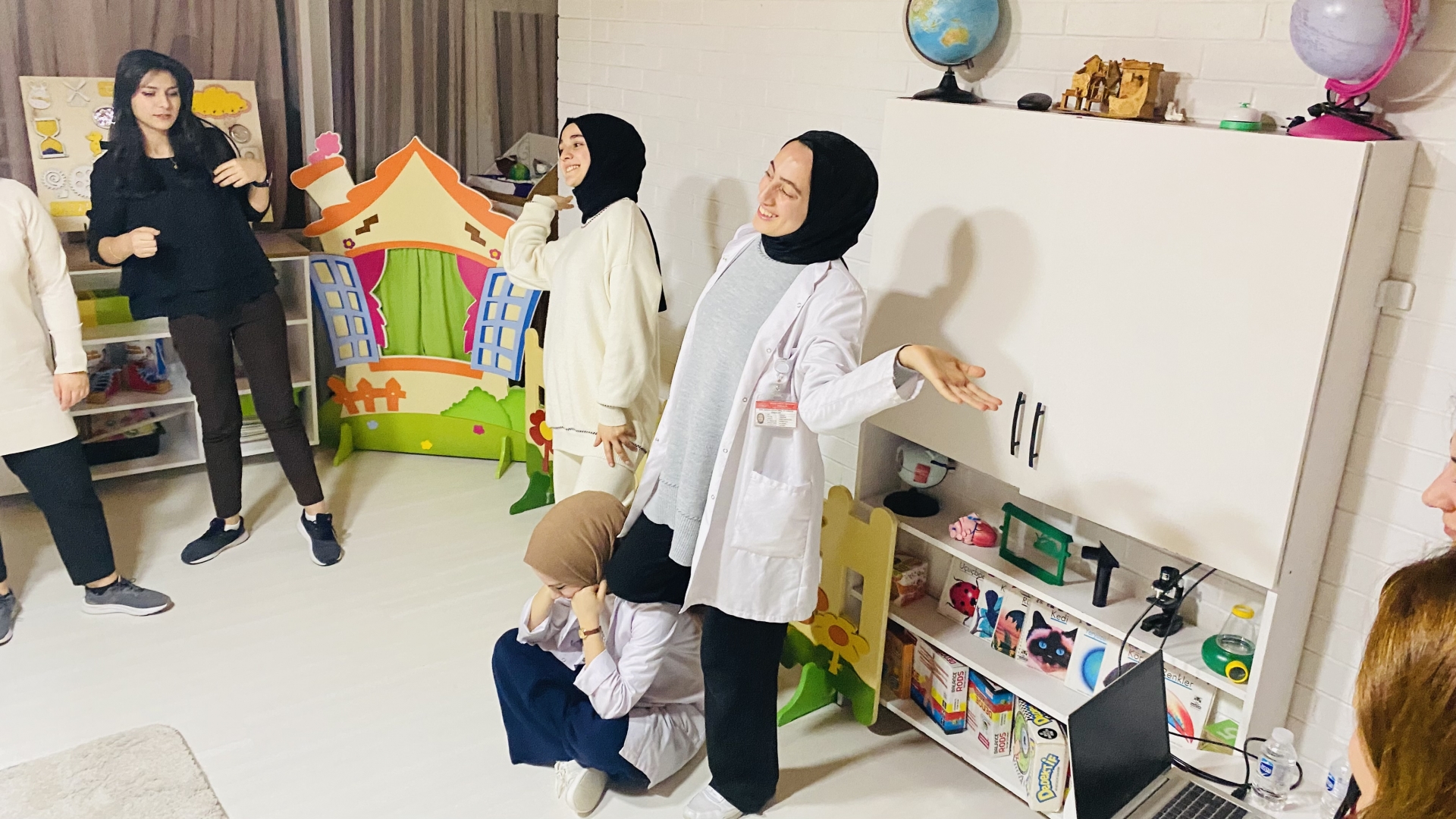 Büşra ERTÜRK’le drama eğitimimiz Rastgele Fotoğraf
