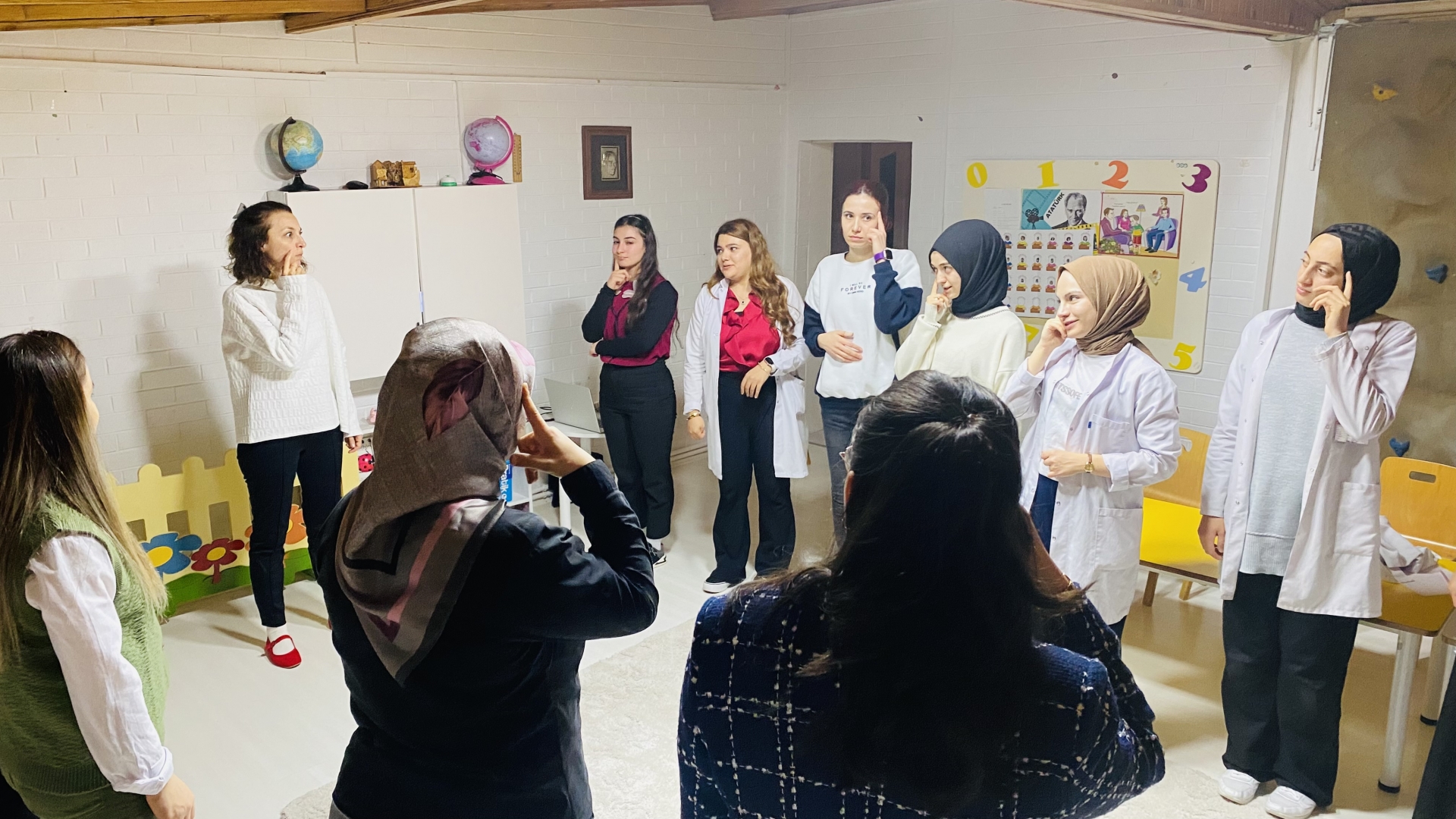 Büşra ERTÜRK’le drama eğitimimiz Rastgele Fotoğraf