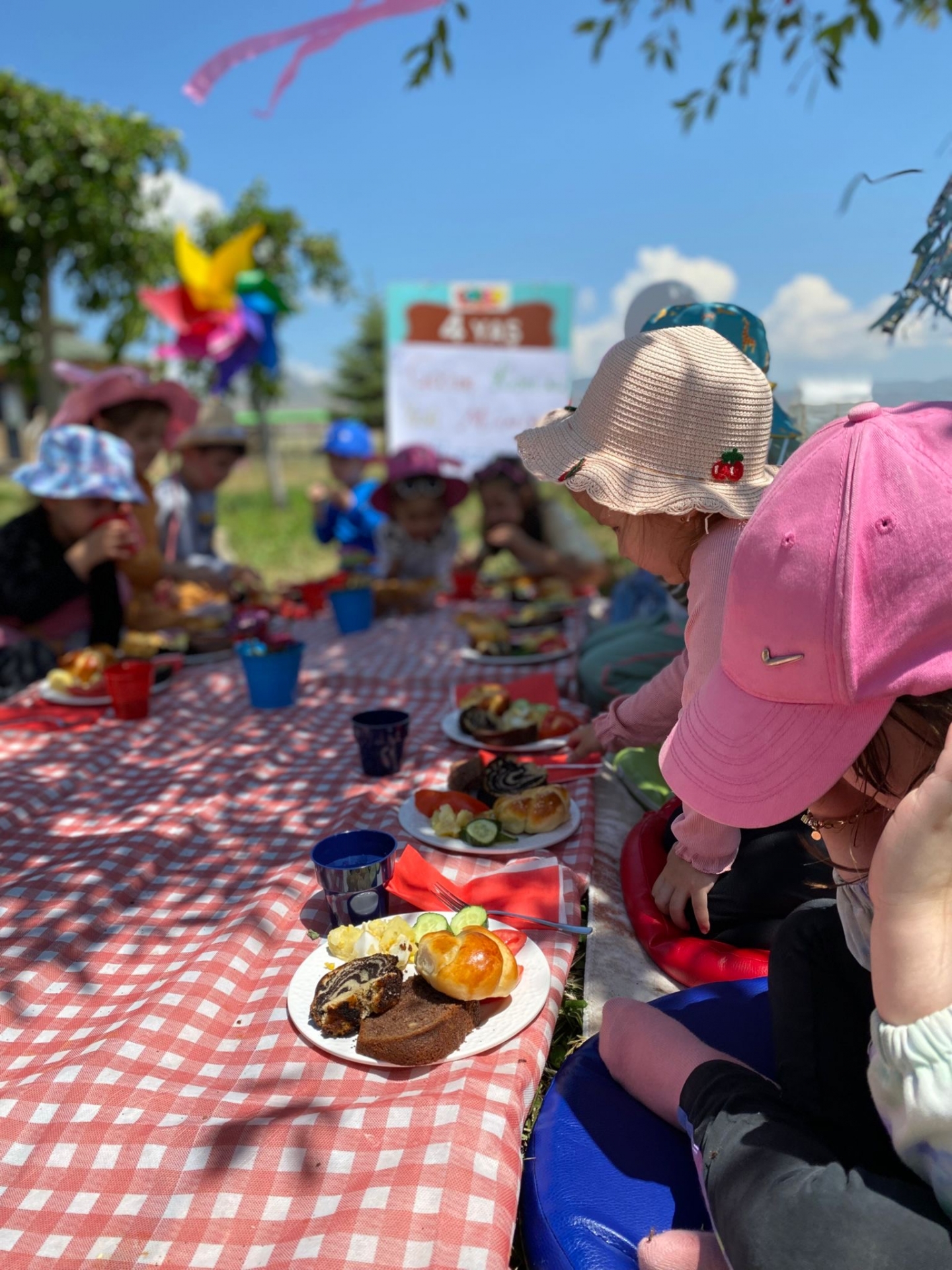 Çoçuk köyü pikniğimiz Rastgele Fotoğraf